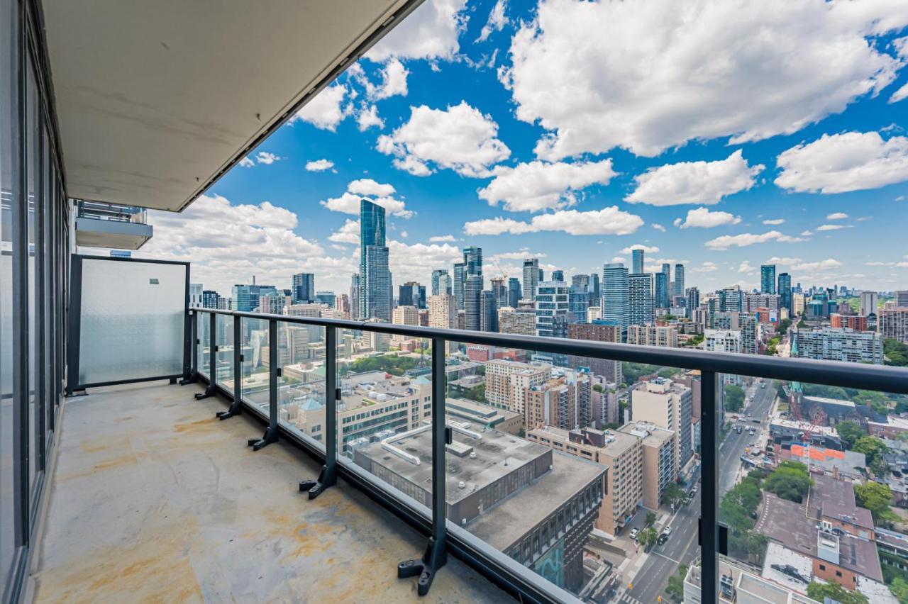 Luxury 2 Bedroom Condo High Floor Close To Eaton Center โตรอนโต ภายนอก รูปภาพ